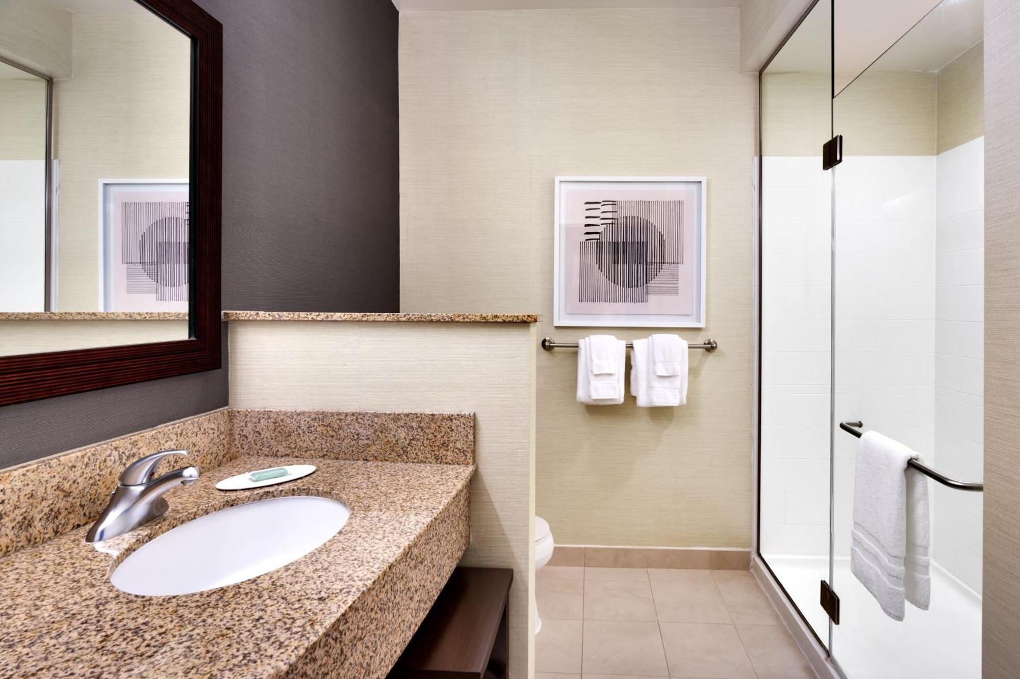 Courtyard By Marriott Houston Nasa Clear Hotel